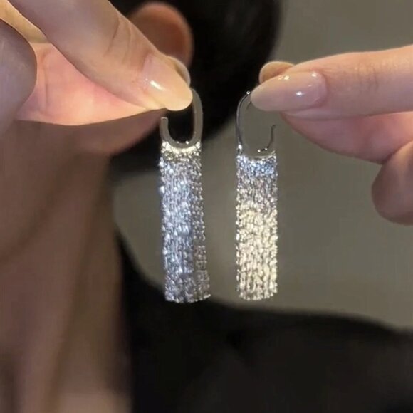 Dangle C-shape Earrings Swiping 925 stamp on pins Fashion Statement Gold Long - Picture 3 of 10